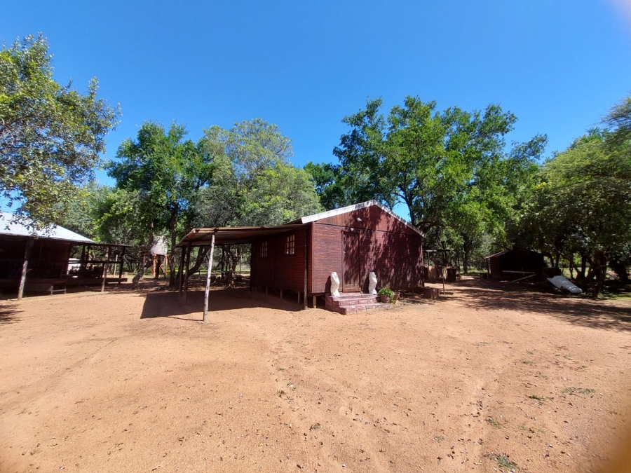6 Bedroom Property for Sale in Zoutpansdrift North West